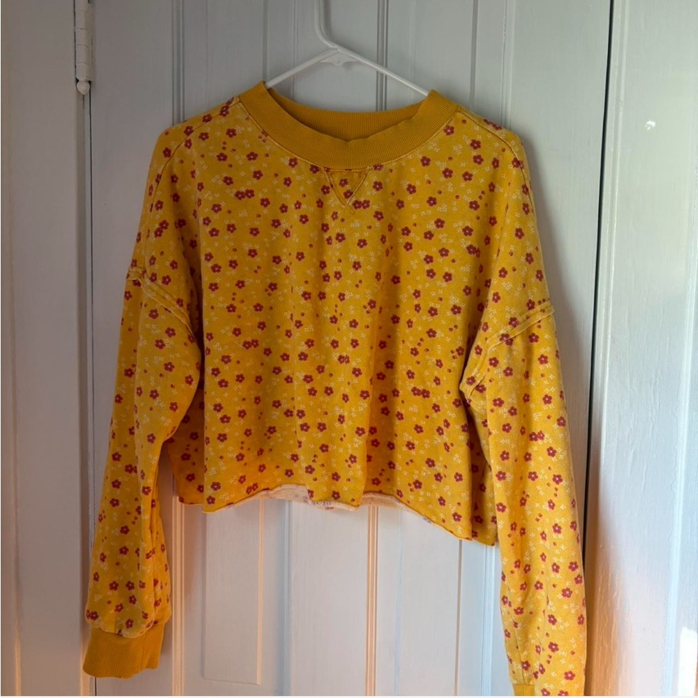 Colsie Yellow  Floral Cropped Sweatshirt